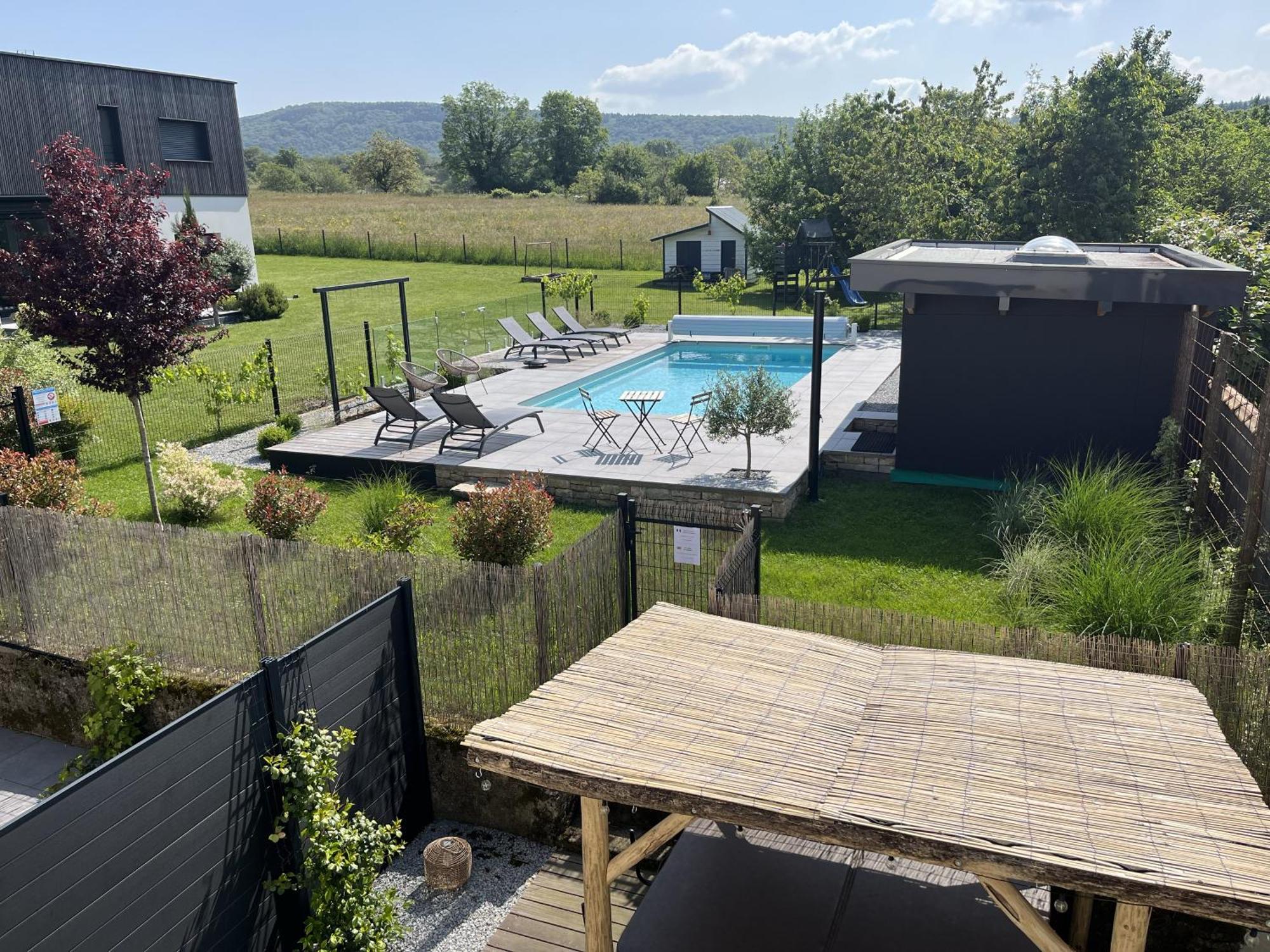 Appart-Hotel N 4 Calme Avec Terrasse, Wi-Fi Haut Debit, Petit-Dejeuner, Room-Service Et Parking Prive Chouzelot Exteriör bild