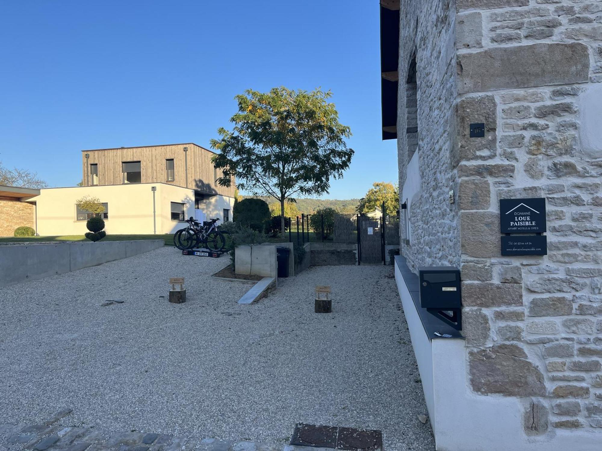 Appart-Hotel N 4 Calme Avec Terrasse, Wi-Fi Haut Debit, Petit-Dejeuner, Room-Service Et Parking Prive Chouzelot Exteriör bild